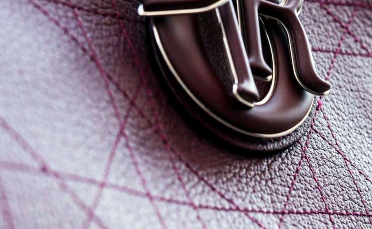 a-used-hand-bags-with-a-great-quality-is-up-for-sale-big-3