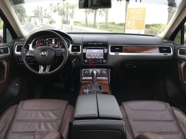 vw-touareg-2015-gulf-specs-full-option-v6-36l-awd-4x4-big-9