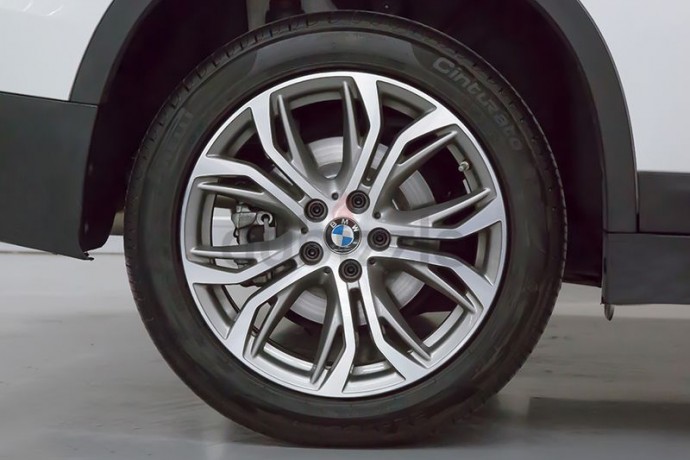 bmw-x1-sdrive-20i-exclusive-big-0