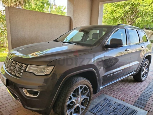jeep-grand-cherokee-overland-2019-big-1