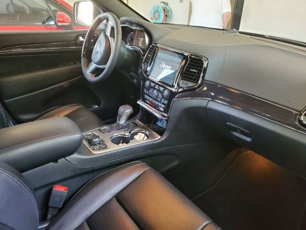 jeep-grand-cherokee-overland-2019-big-0