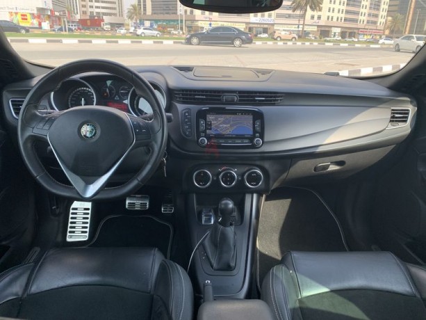 alfa-romeo-giulietta-quadrifoglio-verde-for-sale-big-2
