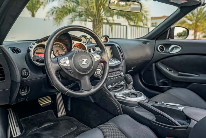 aed-1253-per-month-0-dp-nissan-370z-convertible-low-mileage-big-4