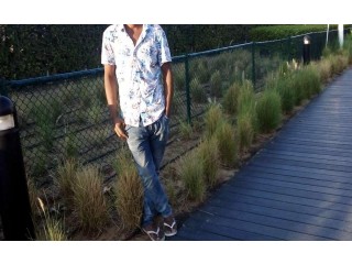 
                        شباب سوداني اجيد صناعة الفايبر وتفنيش الحجر                                            