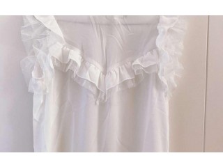 
                        بلوزة مقاس small                                            