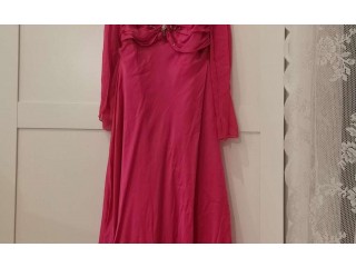 
                        فستان سهرة مع شال                                            