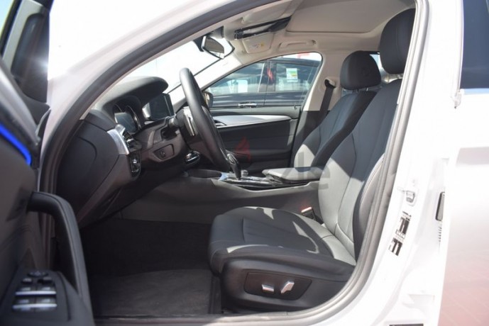 bmw-520-i-2019-under-warranty-2019-gcc-big-3