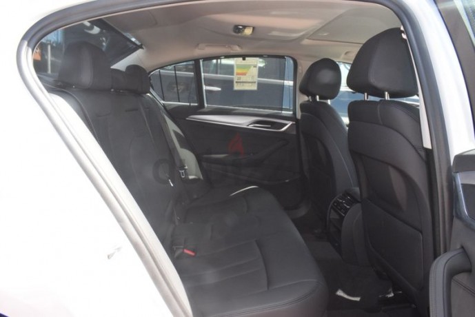 bmw-520-i-2019-under-warranty-2019-gcc-big-2