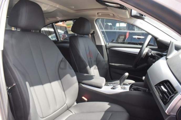 bmw-520-i-2019-under-warranty-2019-gcc-big-1