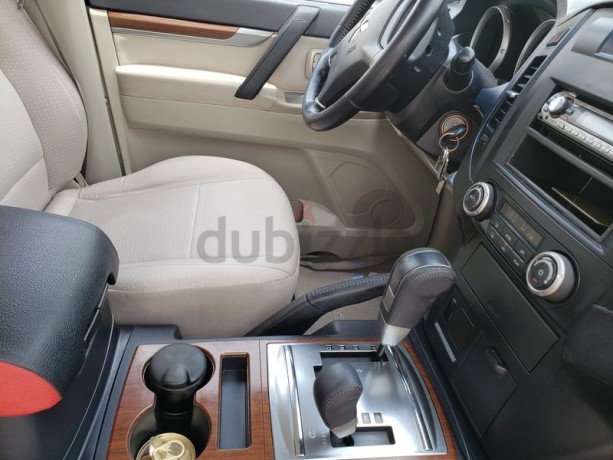 single-owner-showroom-bought-pajero-big-3