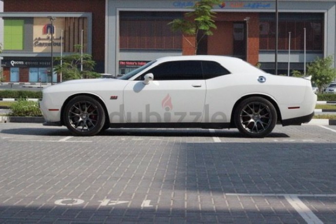 low-mileage-2015-dodge-challenger-srt-big-5