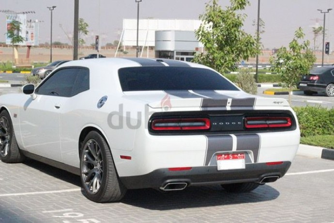 low-mileage-2015-dodge-challenger-srt-big-2