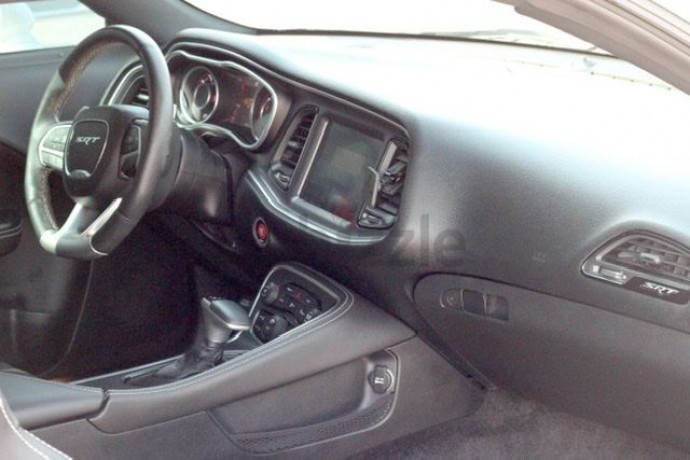 low-mileage-2015-dodge-challenger-srt-big-0