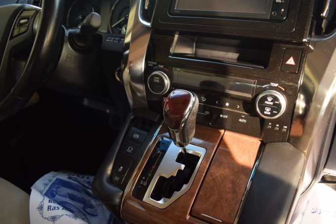 toyota-alphard-and-toyota-vellfire-2016-25-japanese-specs-only-for-export-big-2