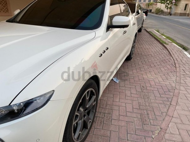 maserati-levante-sq4-granlusso-2018-big-4