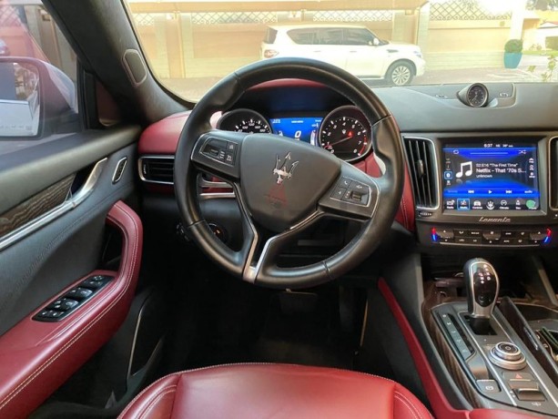 maserati-levante-sq4-granlusso-2018-big-3