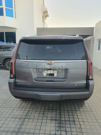 platinum-escalade-in-excellent-condition-big-2