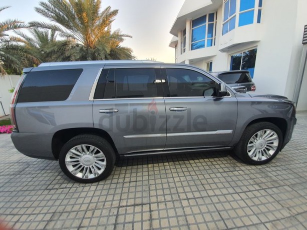 platinum-escalade-in-excellent-condition-big-0