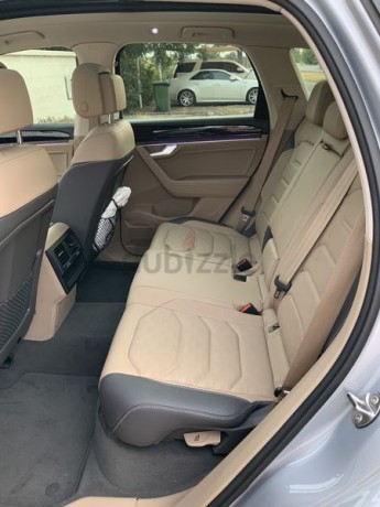 volkswagen-touareg-2018-top-spec-22000km-big-0