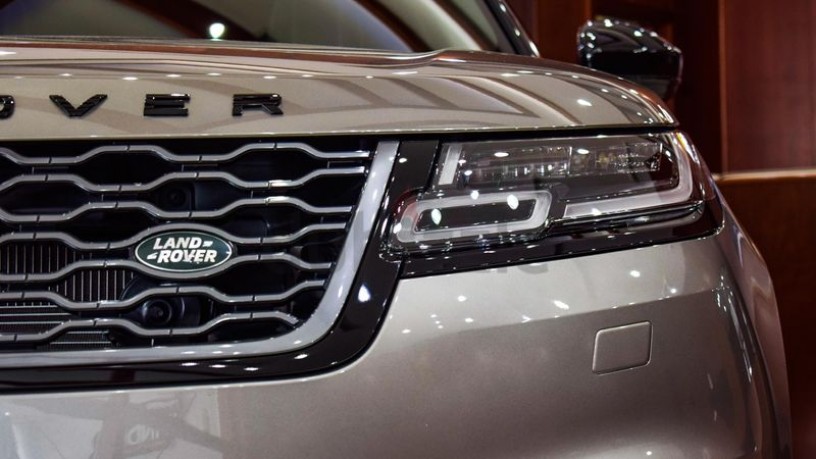 range-rover-velar-petrol-p300se-year-2020-big-11
