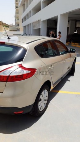 renault-megane-2011-big-4