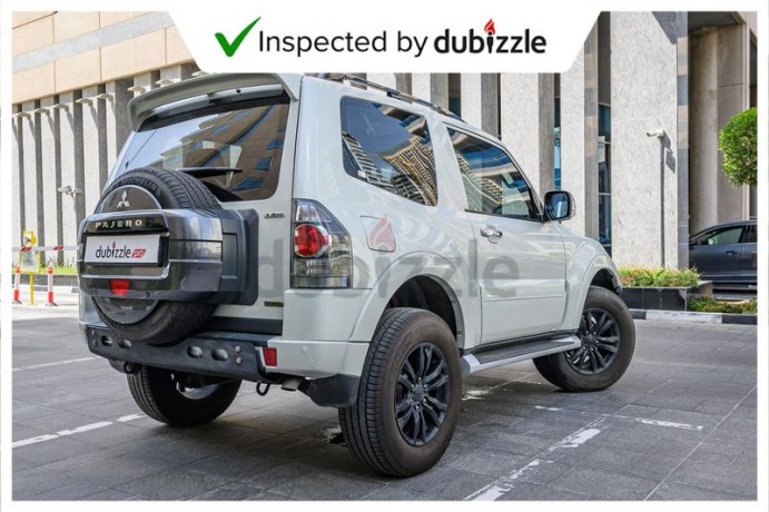 aed954month-2015-mitsubishi-pajero-38l-full-mitsubishi-service-history-gcc-specs-big-9