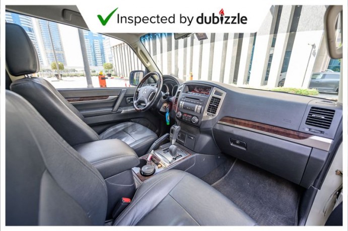 aed954month-2015-mitsubishi-pajero-38l-full-mitsubishi-service-history-gcc-specs-big-5