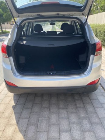 negotiable-brilliant-low-mileage-24l-hyundai-tucson-for-sale-big-6