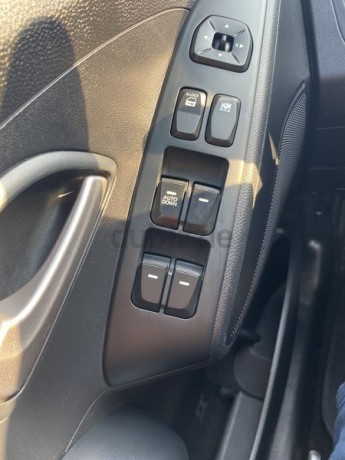 negotiable-brilliant-low-mileage-24l-hyundai-tucson-for-sale-big-3