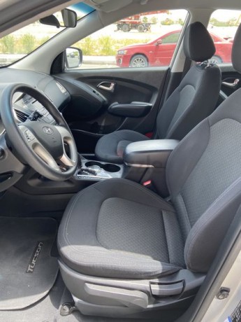 negotiable-brilliant-low-mileage-24l-hyundai-tucson-for-sale-big-1