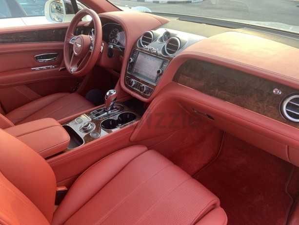 bentley-bentayga-w12-2018-gcc-kit-warranty-and-service-contract-02-2023-1-owner-big-5
