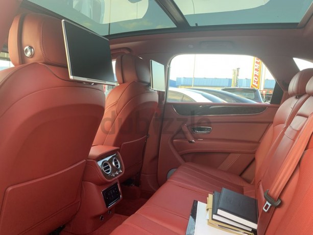 bentley-bentayga-w12-2018-gcc-kit-warranty-and-service-contract-02-2023-1-owner-big-2