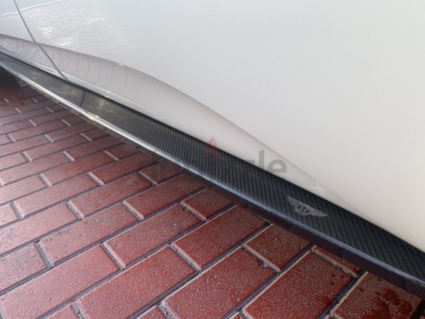 bentley-bentayga-w12-2018-gcc-kit-warranty-and-service-contract-02-2023-1-owner-big-0