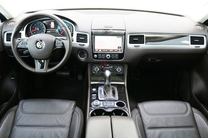 volkswagen-touareg-sport-2016-gcc-april-2021-volkswagen-warrantyfully-loaded-big-10