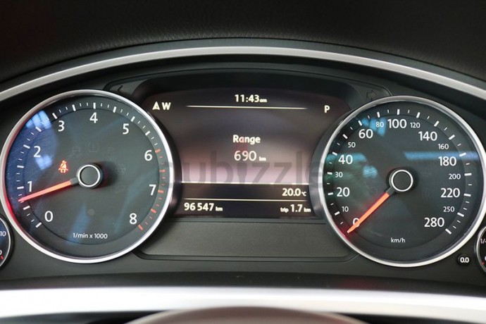volkswagen-touareg-sport-2016-gcc-april-2021-volkswagen-warrantyfully-loaded-big-7