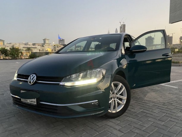 2017-volkswagen-golf-tsi-big-2