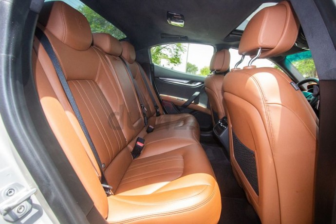 maserati-ghibli-2016-gcc-2335-aedmonthly-under-dealer-warranty-big-4