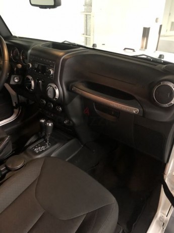 lady-driven-under-warranty-1-year-service-contract-full-service-history-2016-jeep-wrangler-big-0