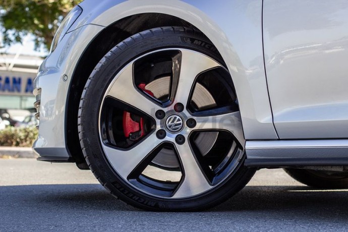 volkswagen-golf-gti-2015-gcc-assist-and-facility-in-down-payment-1-year-warranty-big-0