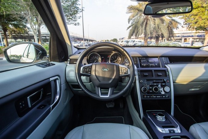 land-rover-discovery-2016-gcc-assist-and-facility-in-down-payment-1-year-warranty-big-0
