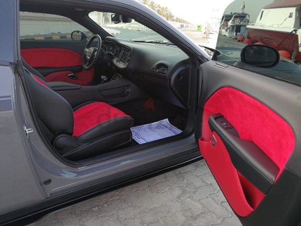 dodge-challenger-2019-low-mileage-big-6
