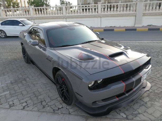 dodge-challenger-2019-low-mileage-big-2