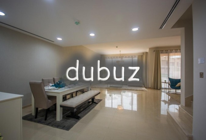 pool-and-garden-facing-dubai-skyline-view-big-15