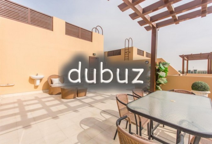 pool-and-garden-facing-dubai-skyline-view-big-10
