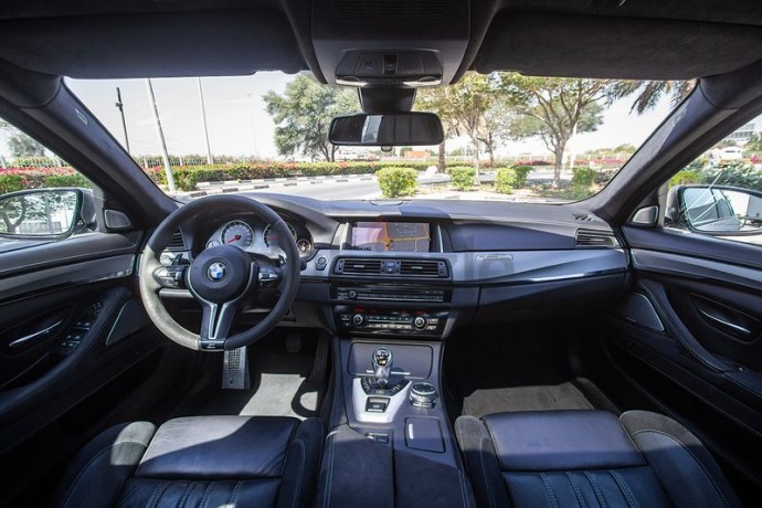 bmw-m5-30th-anniversary-2015-gcc-3115-aedmonthly-under-agmc-warranty-til-022021-or-120000km-big-5