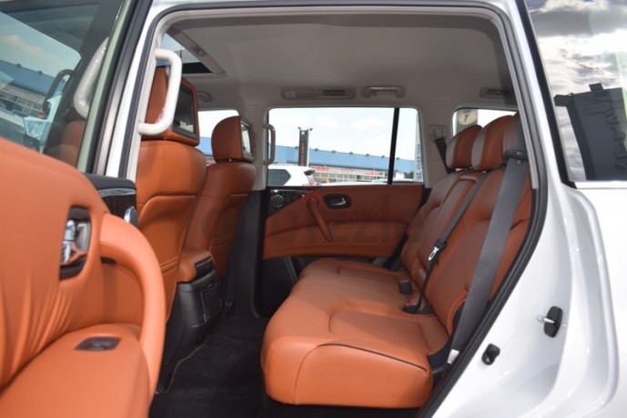 nissan-patrol-v8-titanuim-gcc-3-years-local-delar-warranty-big-6