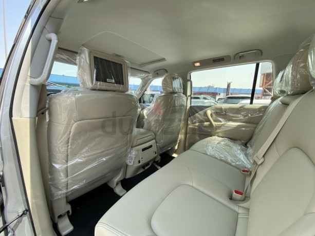 nissan-patrol-v8-t2-le-gcc-3-years-local-delar-warranty-big-1