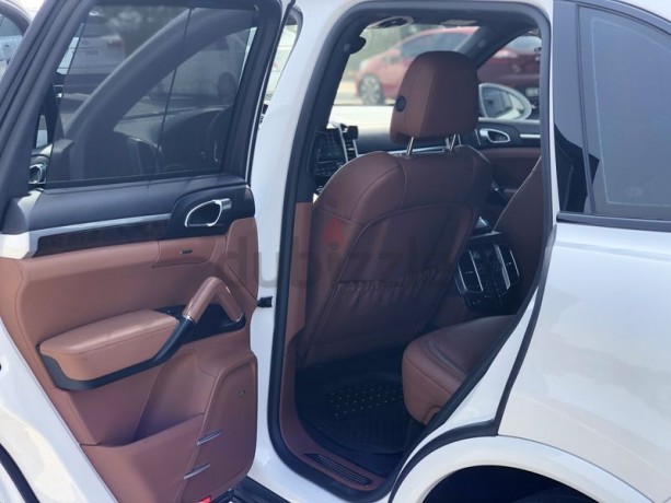 porsche-cayenne-s-platinum-edition-2017-gcc-under-warranty-2020-big-0