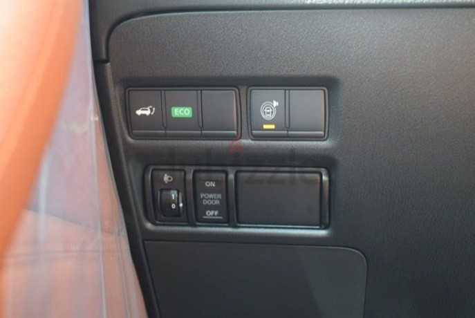 nissan-patrol-v6-platinum-gcc-3-years-local-delar-warranty-big-14