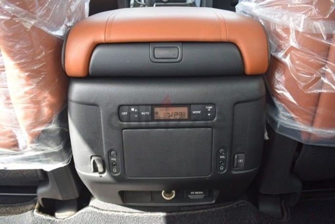 nissan-patrol-v6-platinum-gcc-3-years-local-delar-warranty-big-8